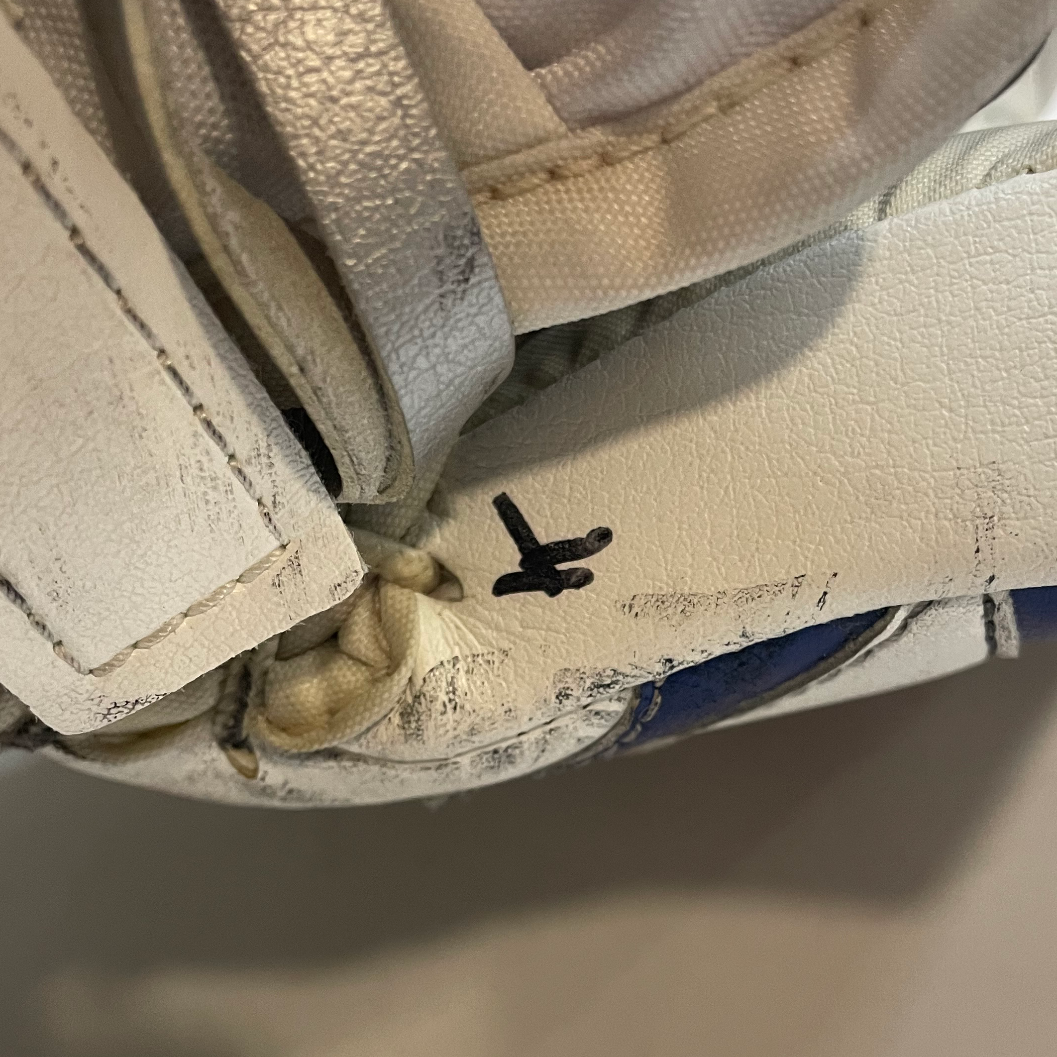 Brians Optik 2 - Gant de gardien Jake Allen NHL Pro Stock d'occasion - Canadiens de Montréal (blanc/rouge/bleu)